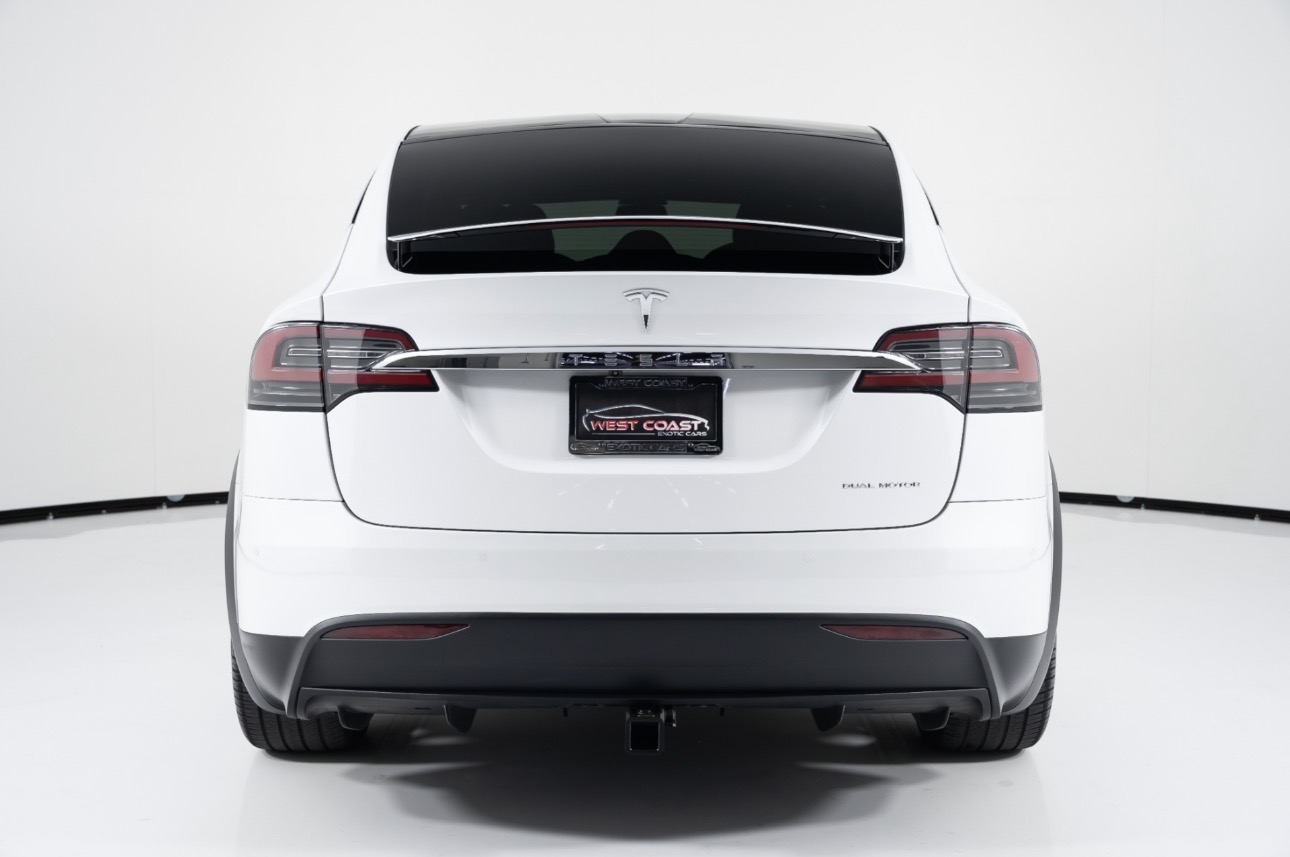 Tesla Model X - View 4