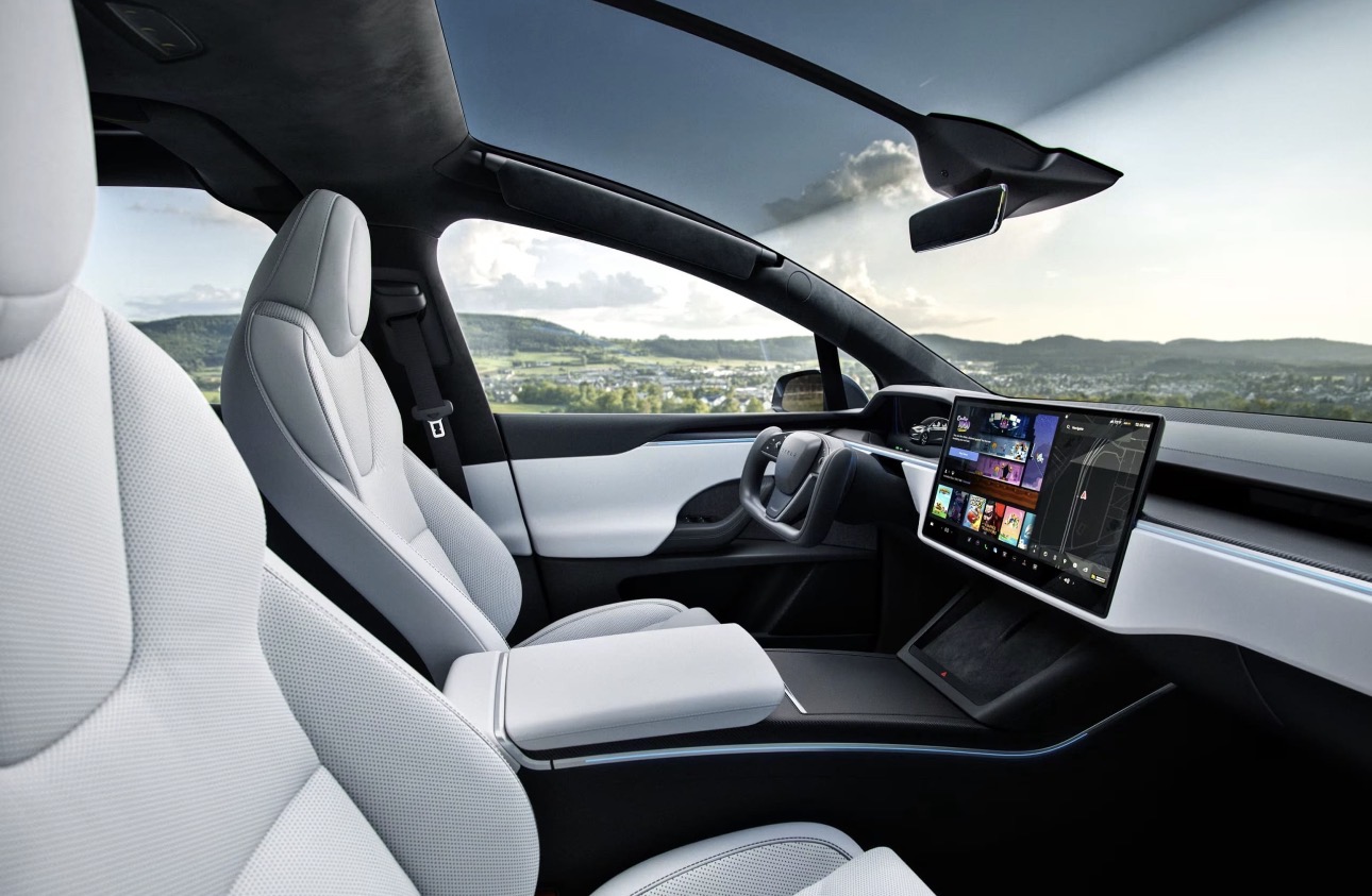 Tesla Model X Plaid 2024 – Tri Motor AWD | Ultra-Performance Electric SUV - View 4