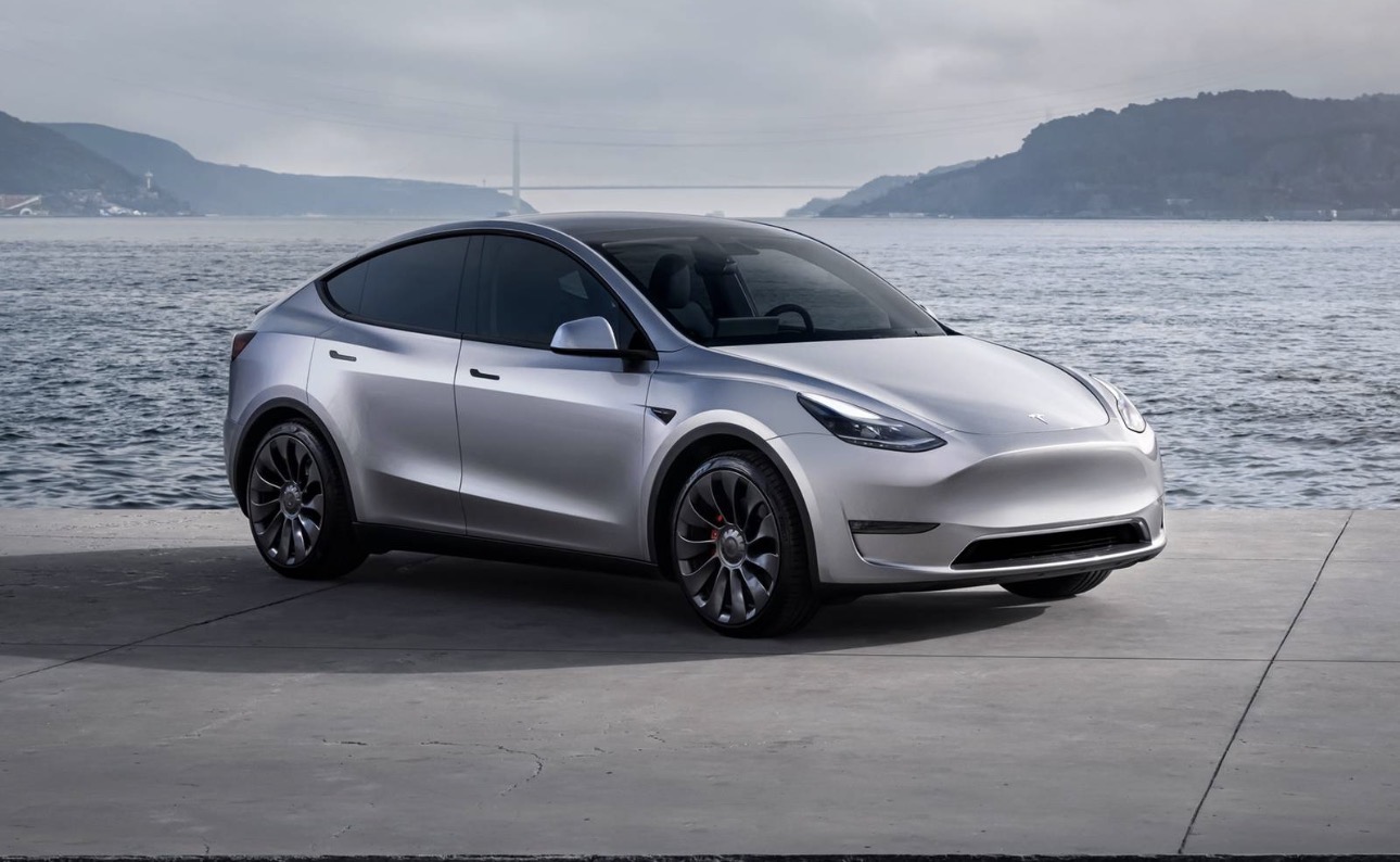 Tesla Model Y 2024 – Long Range Electric SUV - View 2